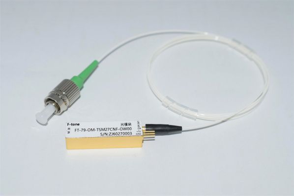 3GHz DWDM集成模拟光发？